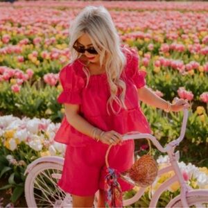 Elizabeth Wilson Chic Fuchsia Ruffled Women's Top and Short Set